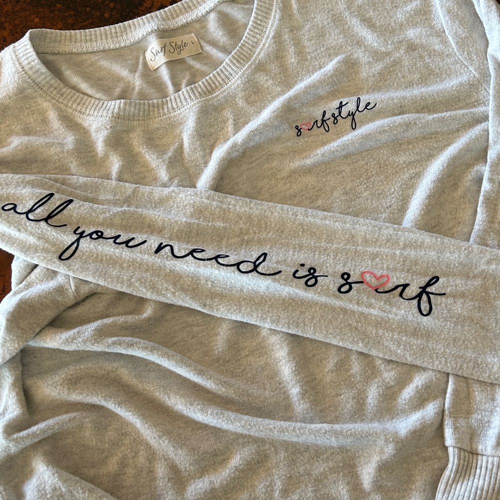 Surf Style lightweight top. - Picture 3 of 4